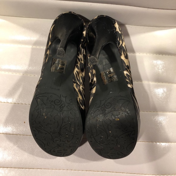 LE CHATEAU cheetah heels! - Picture 4 of 6